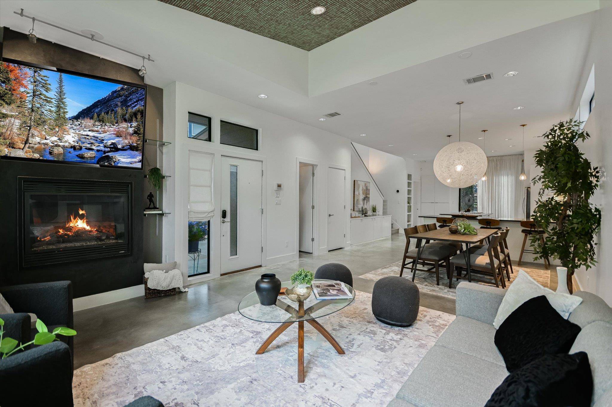 613 W Johanna ST, Austin, TX 78704