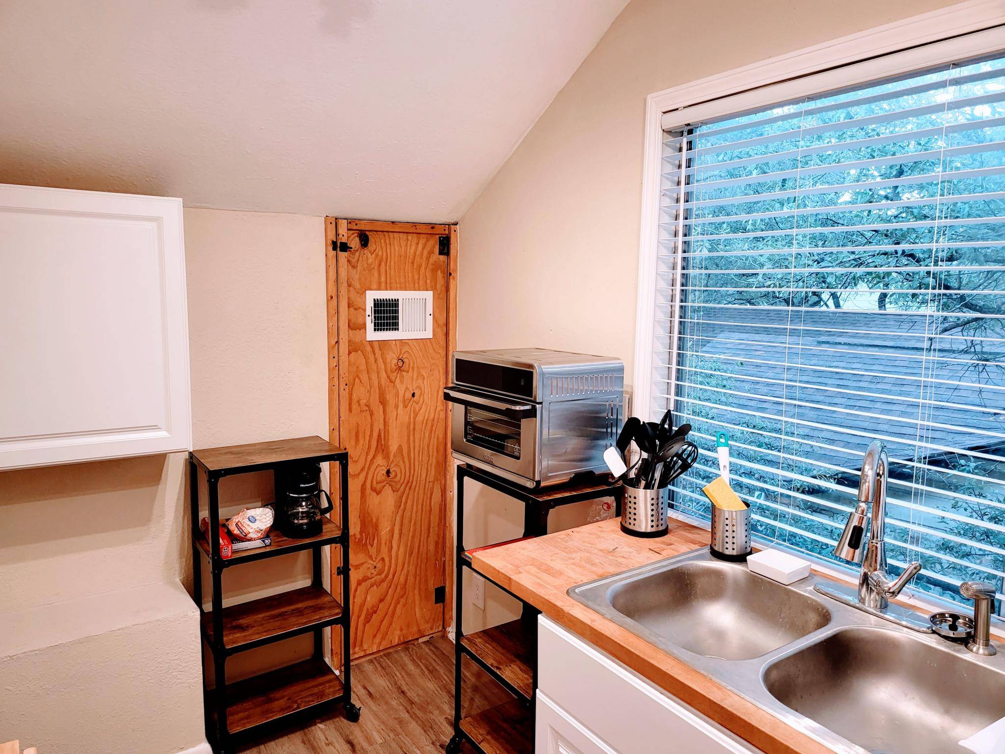 10045 Woodland Village DR #B, Austin, TX 78750