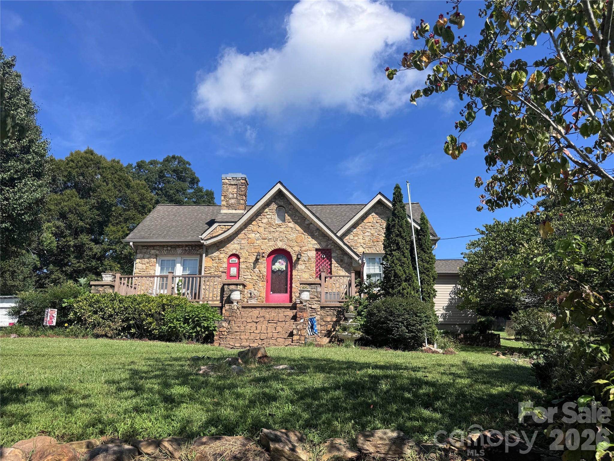106 Myrtle ST, Morganton, NC 28655