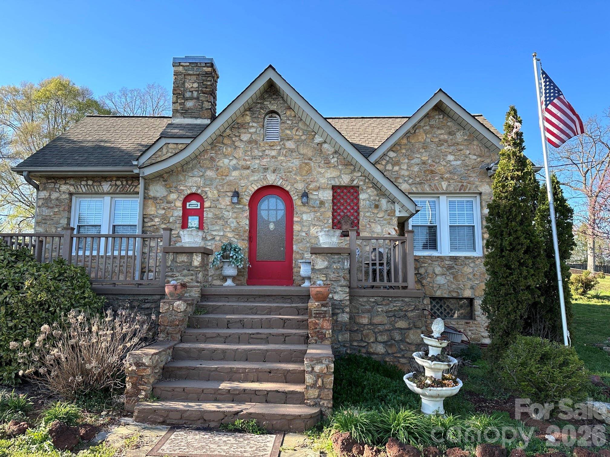 106 Myrtle ST, Morganton, NC 28655