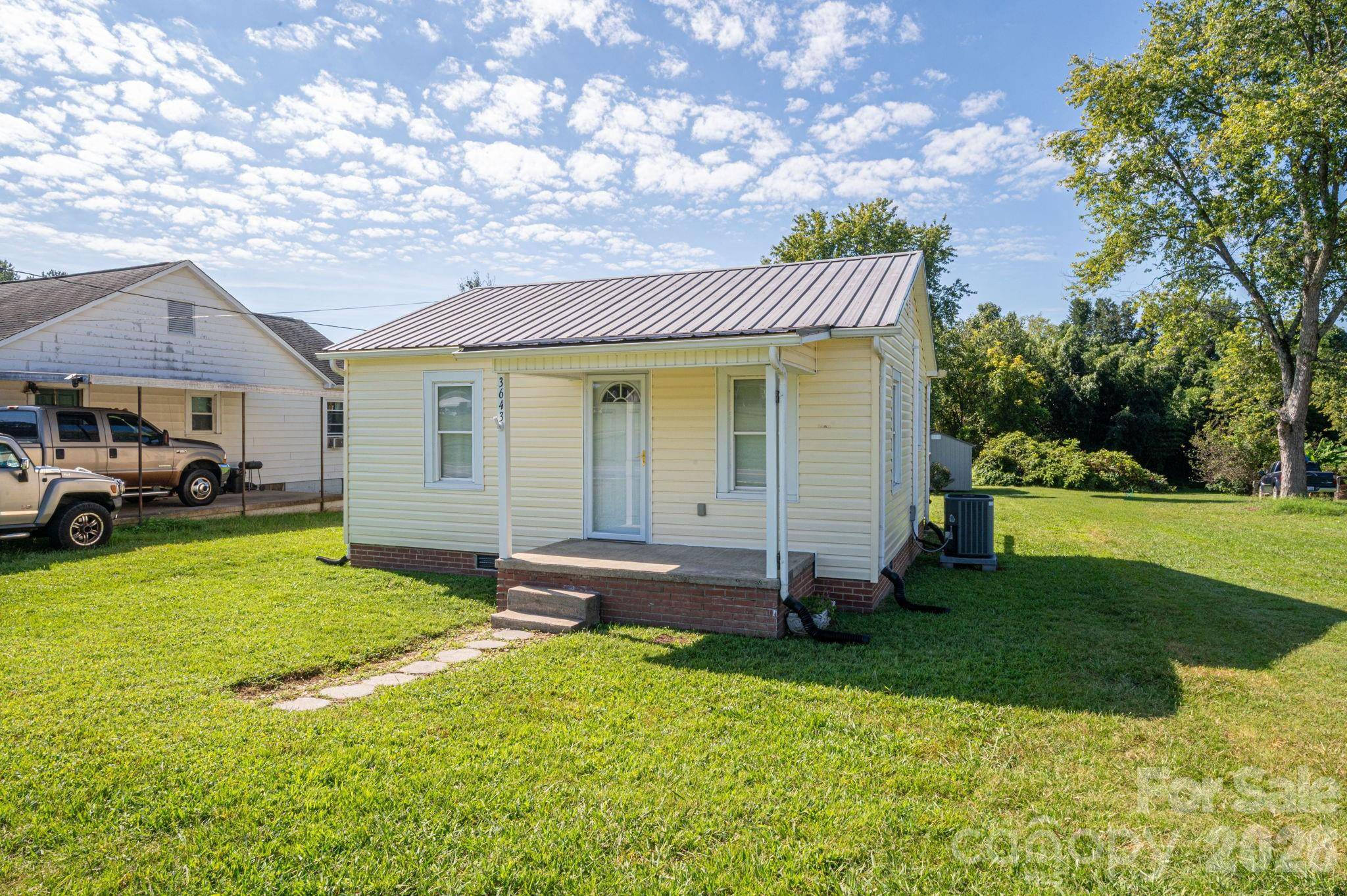 3643 Icard Rhodhiss RD, Connelly Springs, NC 28612