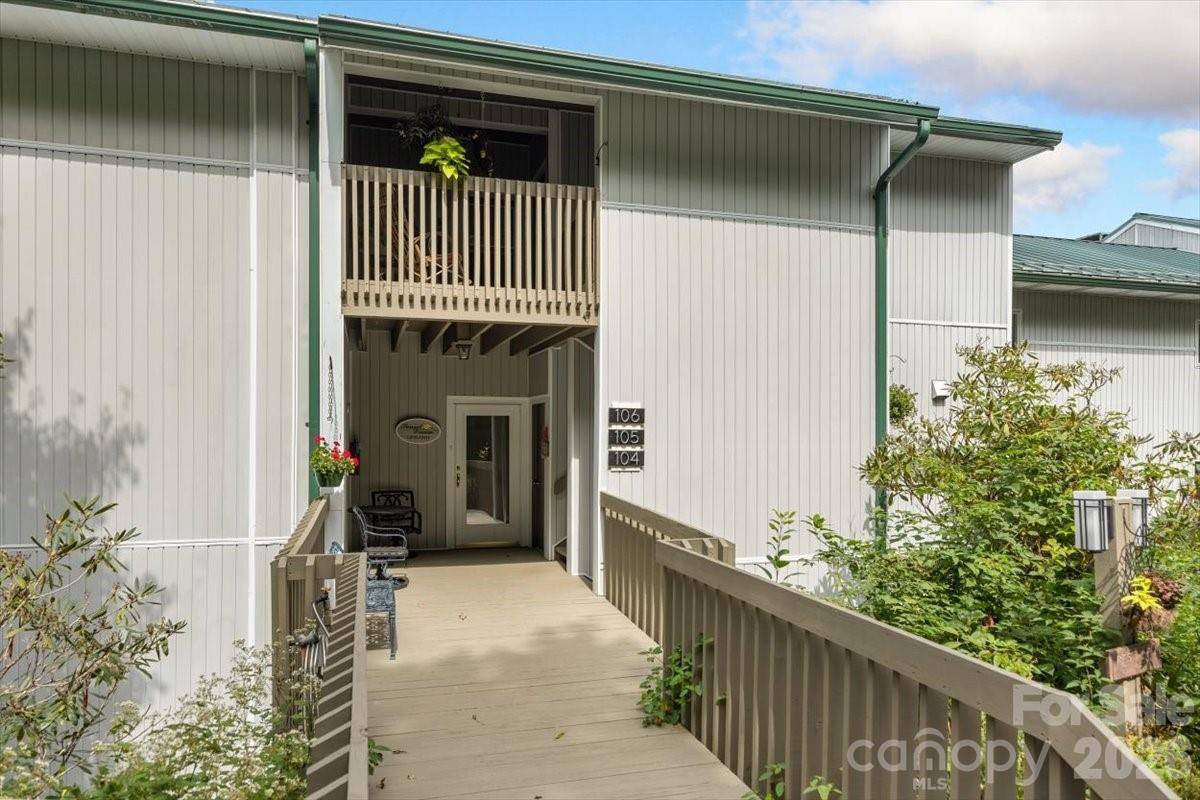 104 VZ Top RD, Highlands, NC 28741