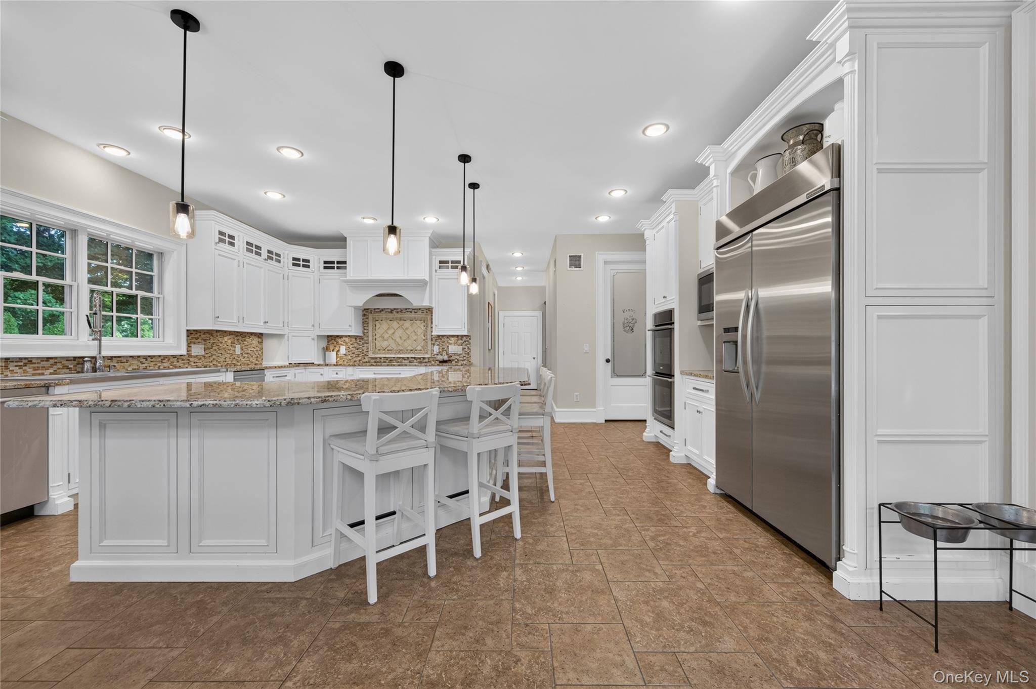 15 Thorman LN, Huntington, NY 11743