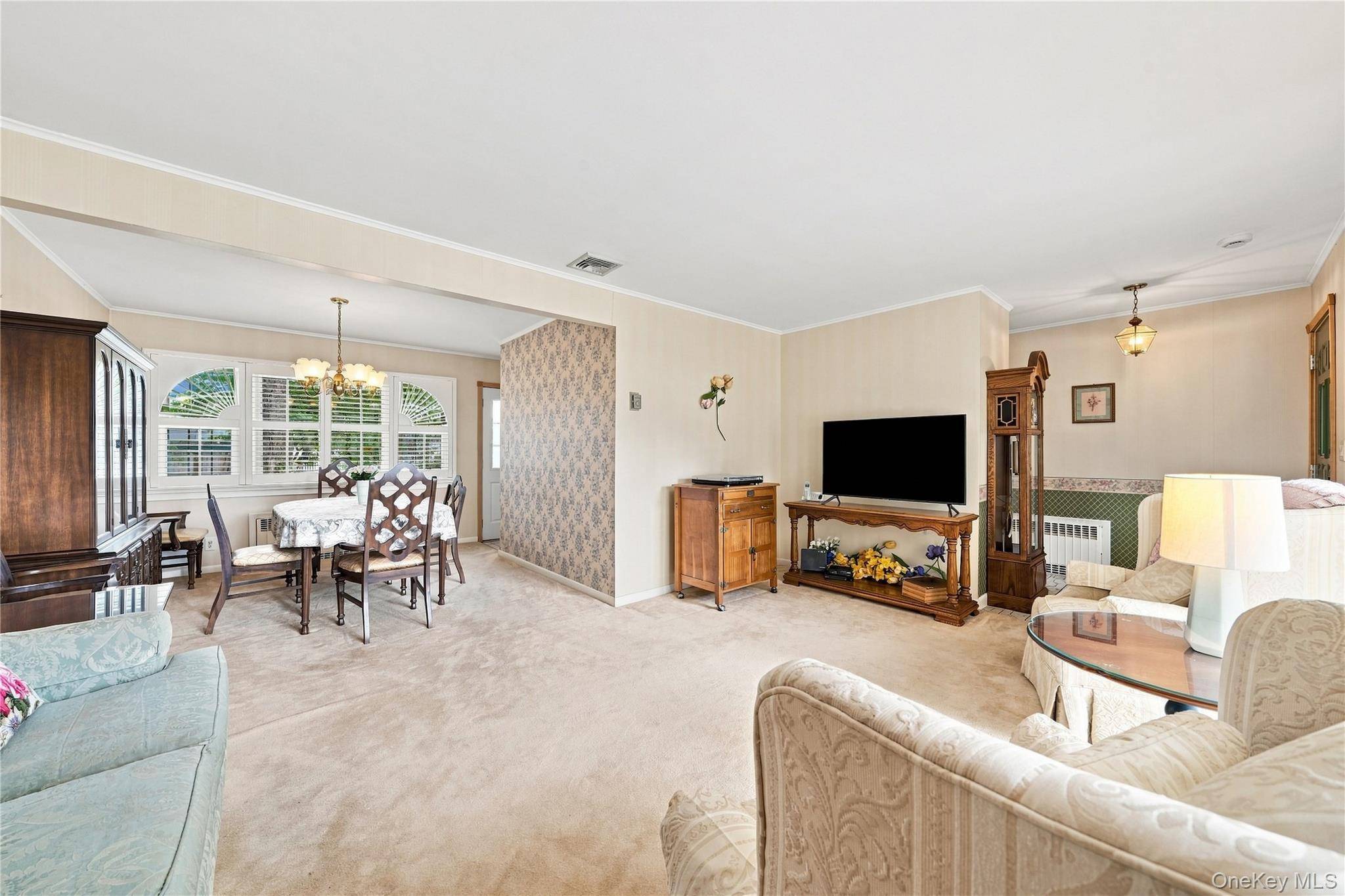 23 Roy AVE, West Islip, NY 11795