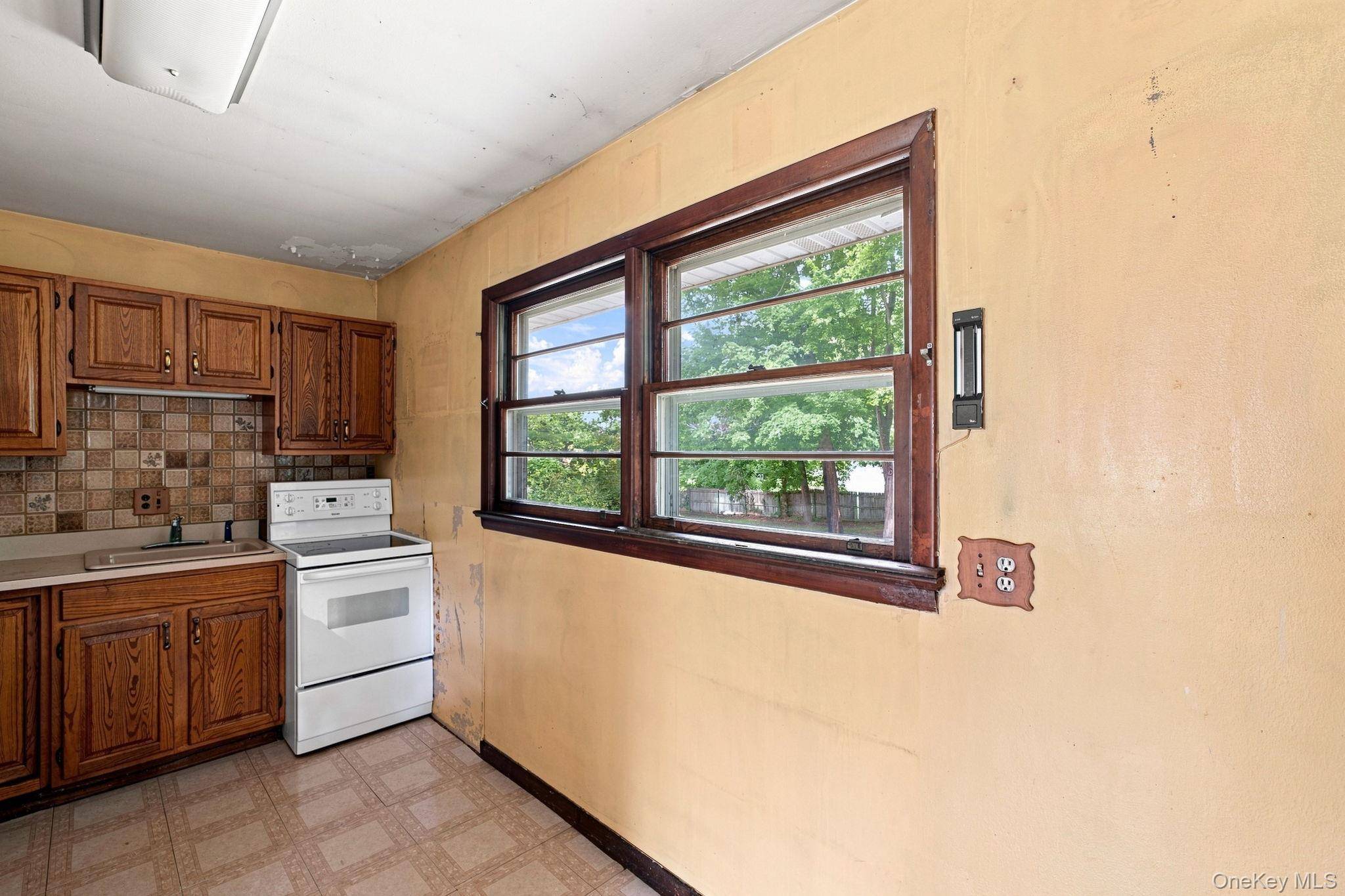 7 Roosevelt RD, Hyde Park, NY 12538