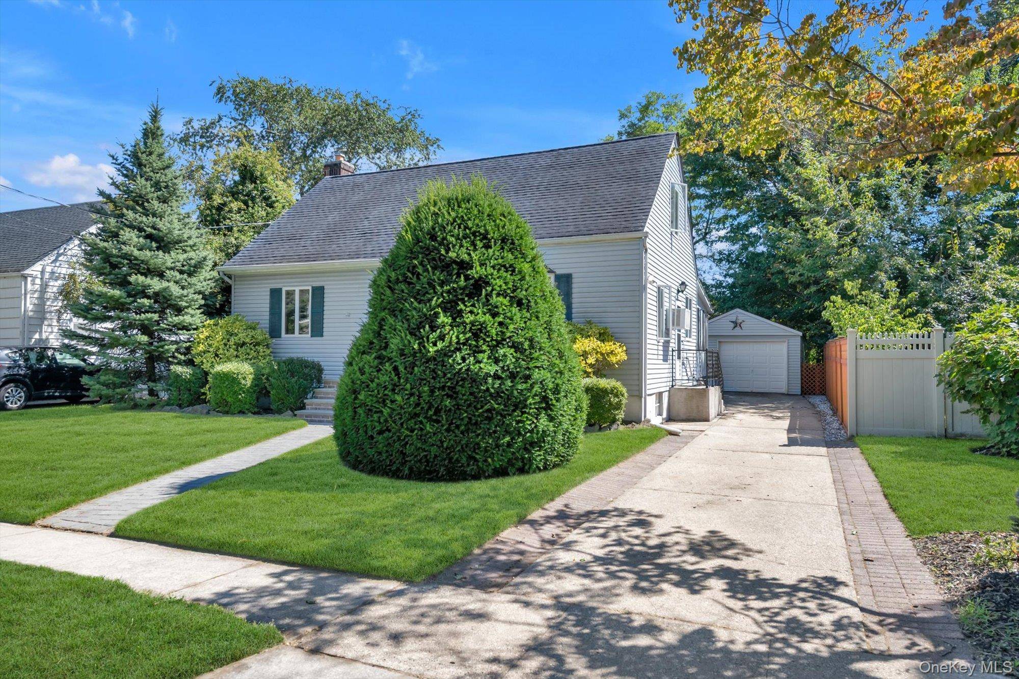 54 Sullivan RD, Farmingdale, NY 11735