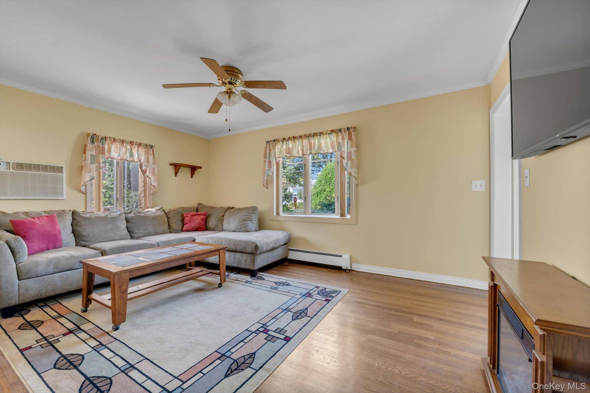54 Sullivan RD, Farmingdale, NY 11735