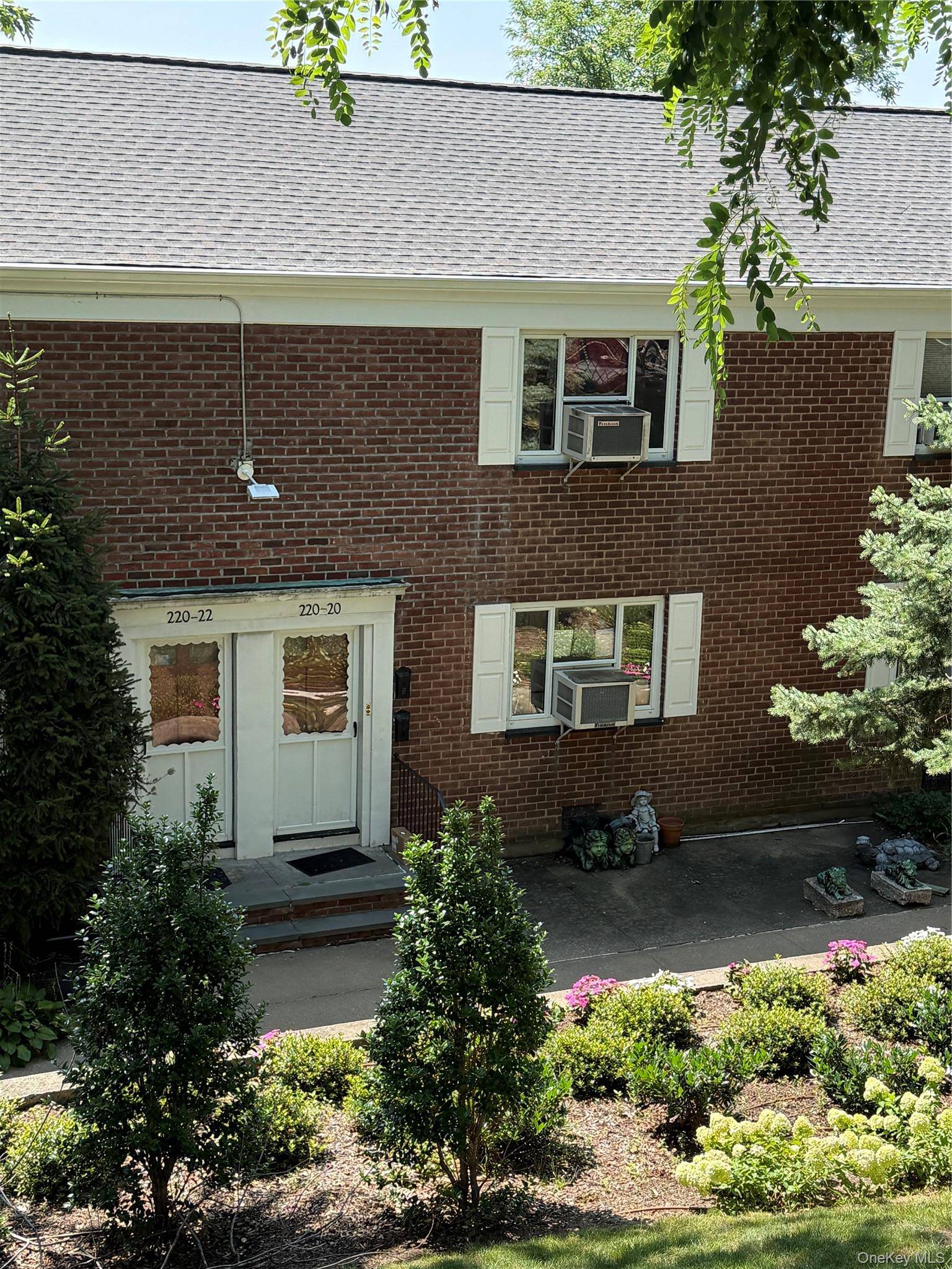 220-20 Stronghurst AVE #20, Queens Village, NY 11427