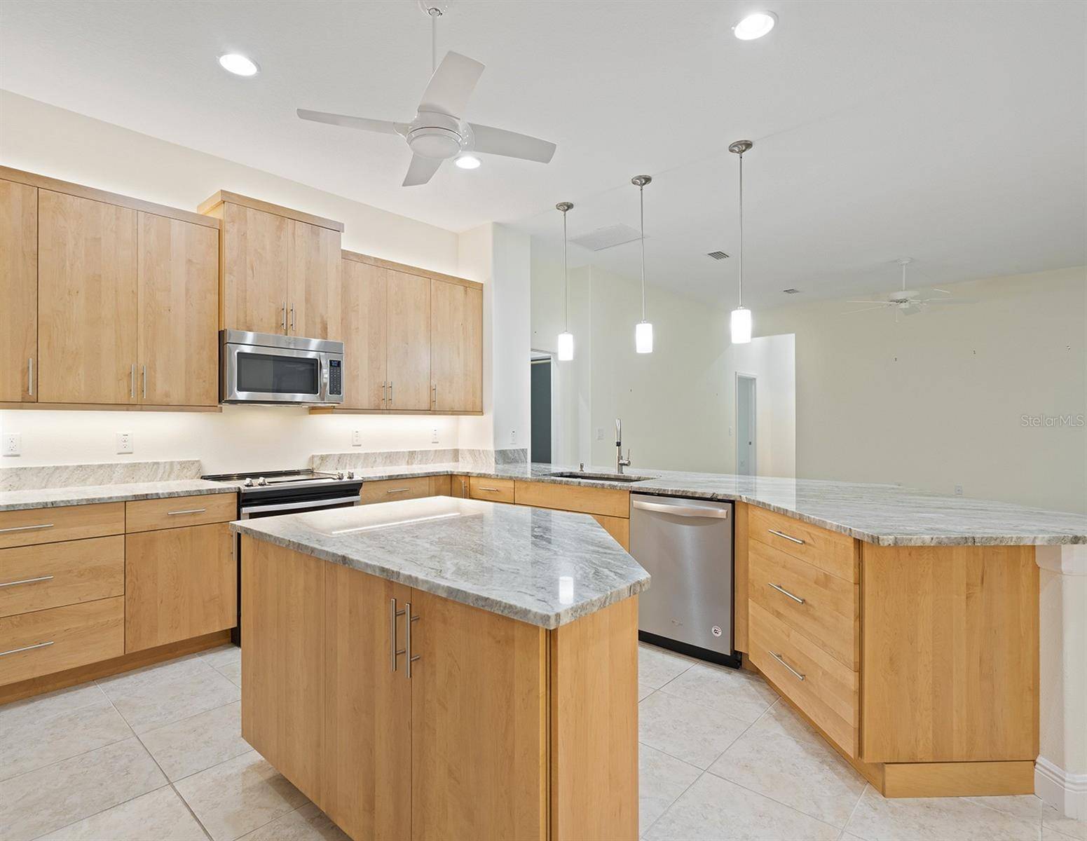 8348 BRIDGEPORT BAY CIR, Mount Dora, FL 32757
