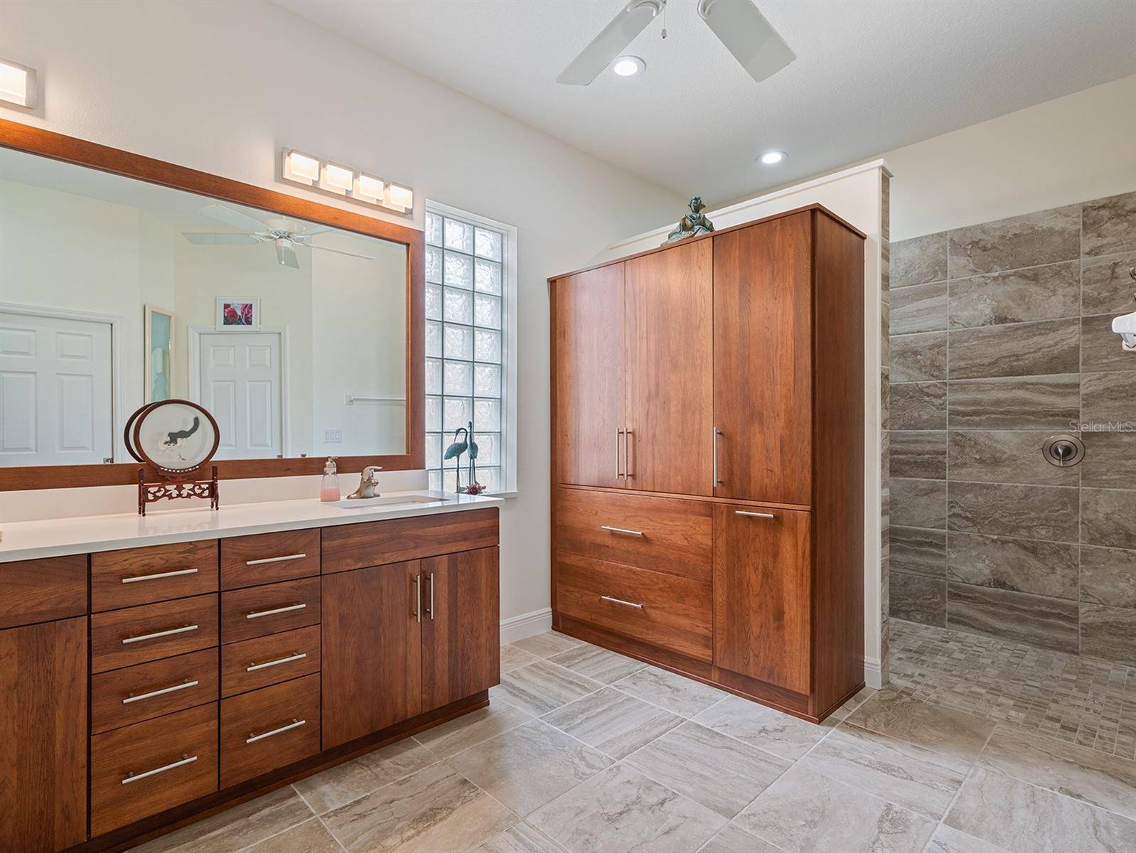 8348 BRIDGEPORT BAY CIR, Mount Dora, FL 32757