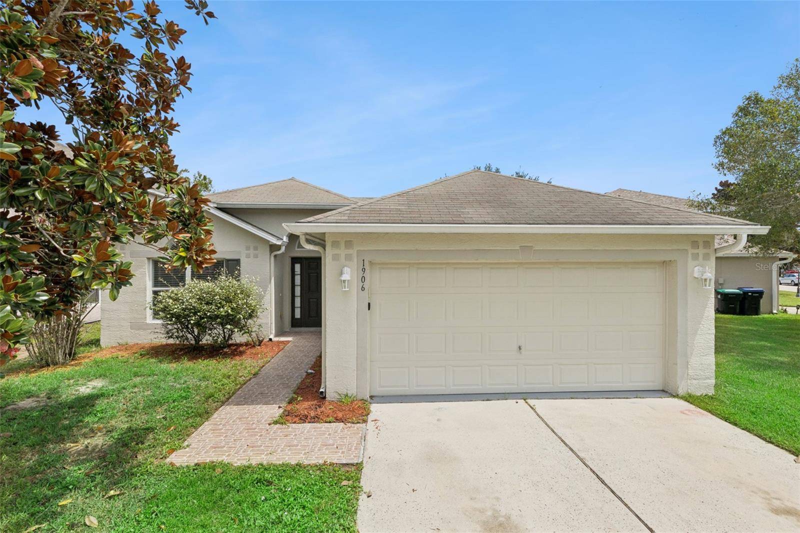 1906 CORNER GLEN DR, Orlando, FL 32820