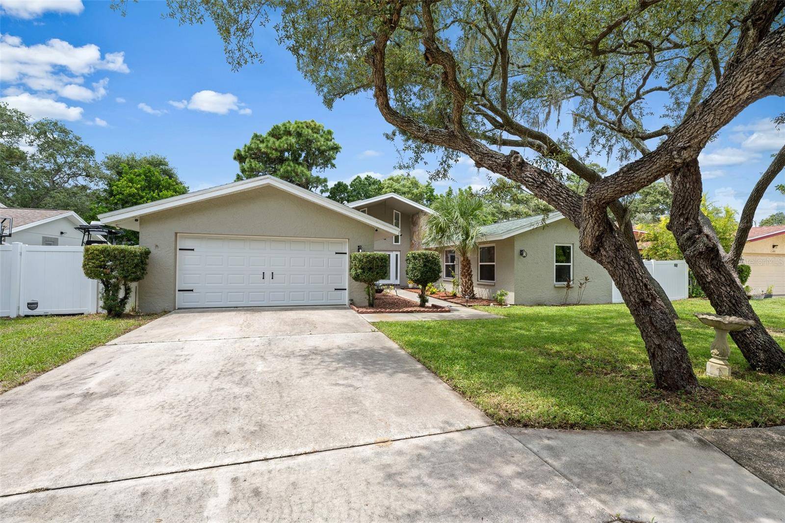 425 WAYFARER CT, Tarpon Springs, FL 34689