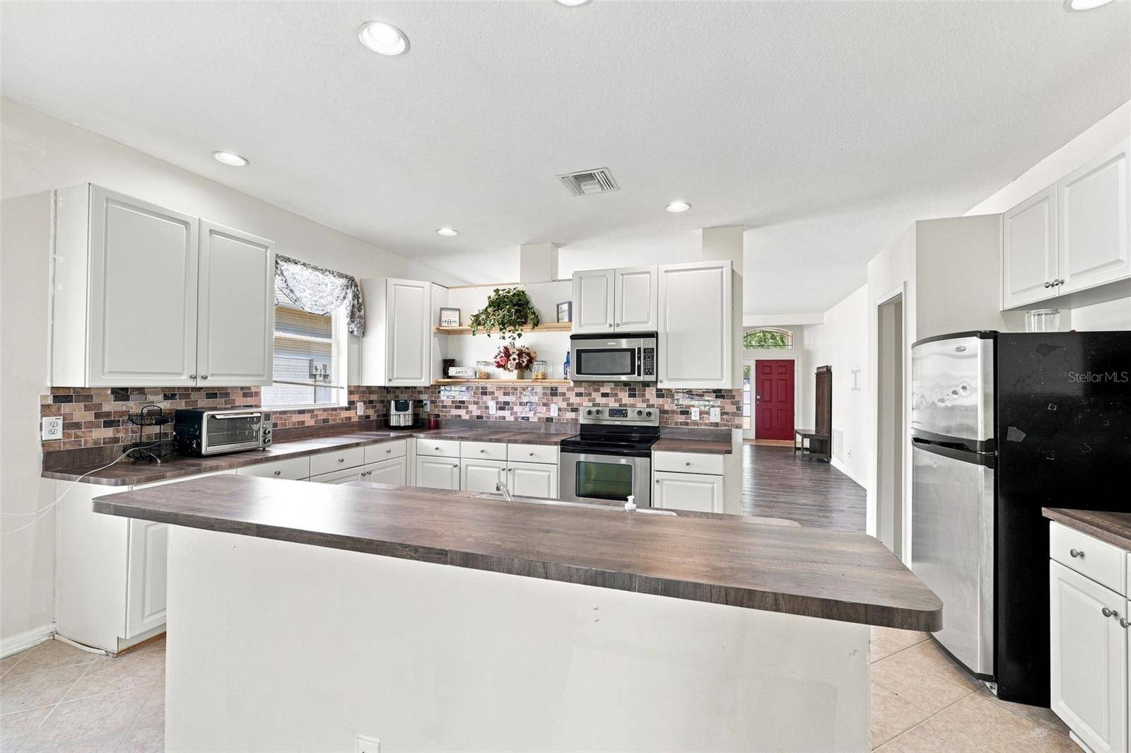 8814 SOUTHERN CHARM CIR, Brooksville, FL 34613