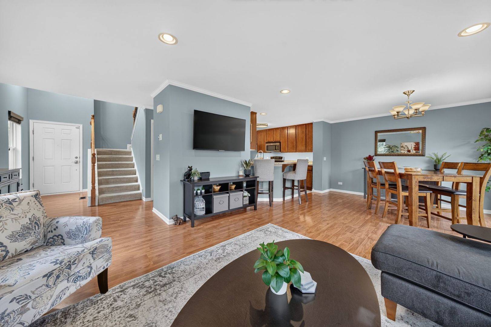 1493 Yosemite CIR, Crystal Lake, IL 60014