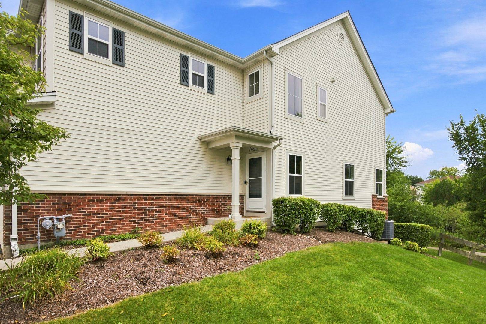 1493 Yosemite CIR, Crystal Lake, IL 60014