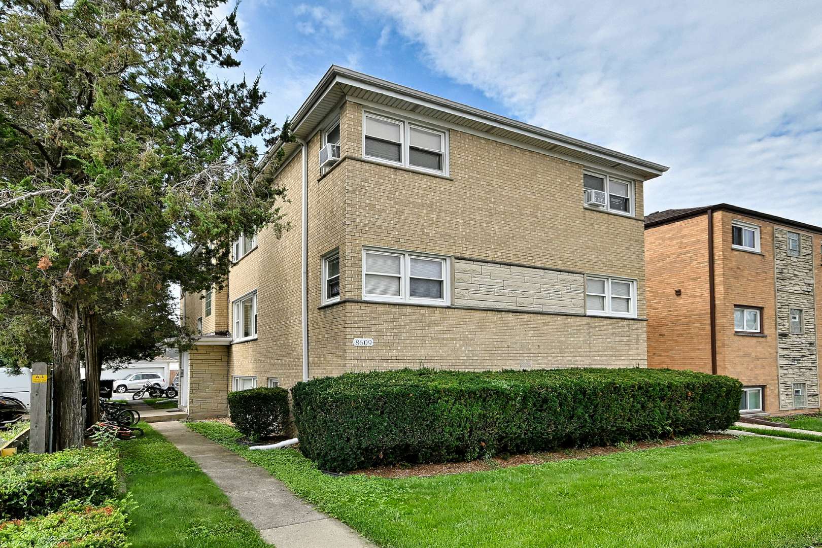 8609 W Grand AVE, River Grove, IL 60171
