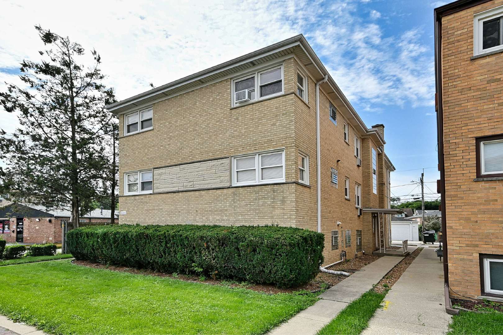8609 W Grand AVE, River Grove, IL 60171
