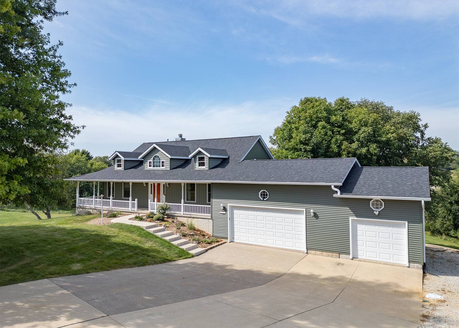 906 Ridgeview CT, Sherrard, IL 61281