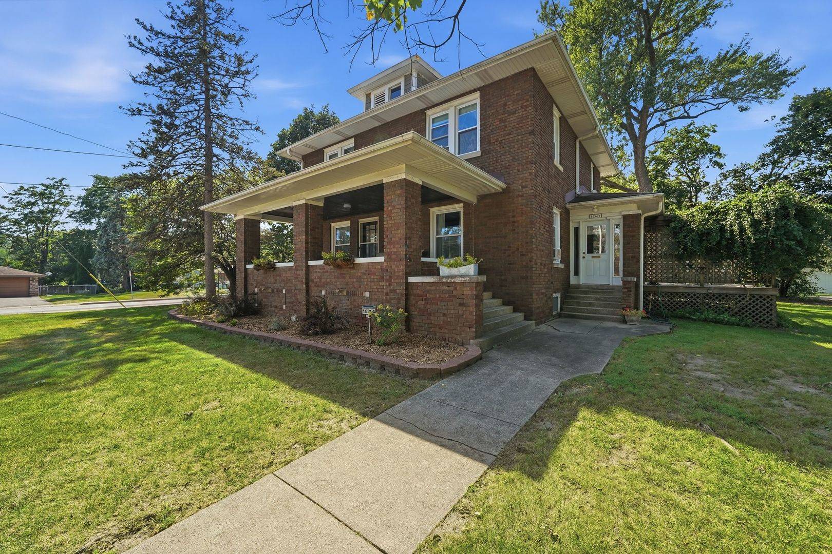18264 Riegel RD, Homewood, IL 60430