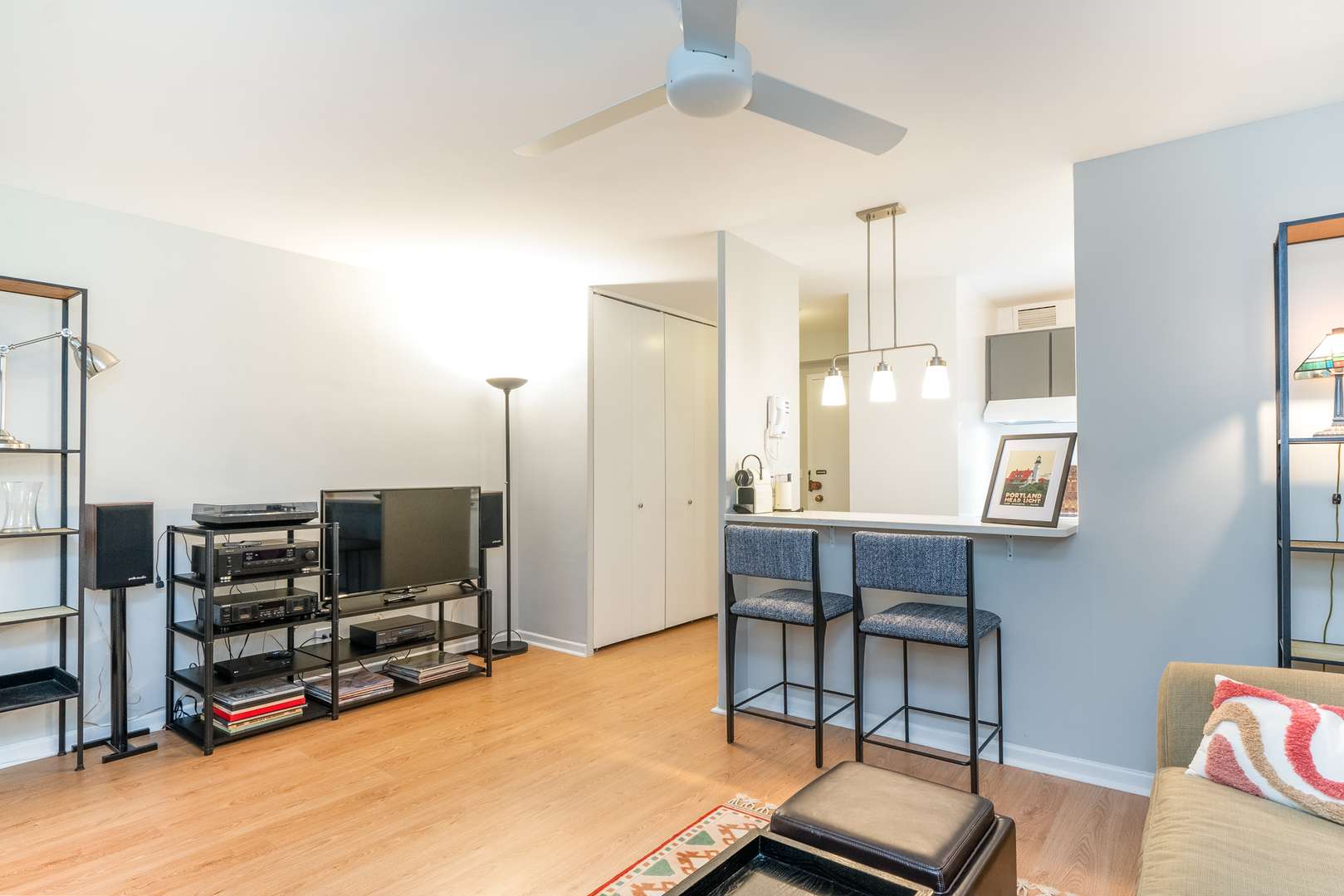 1516 Hinman AVE #810, Evanston, IL 60201