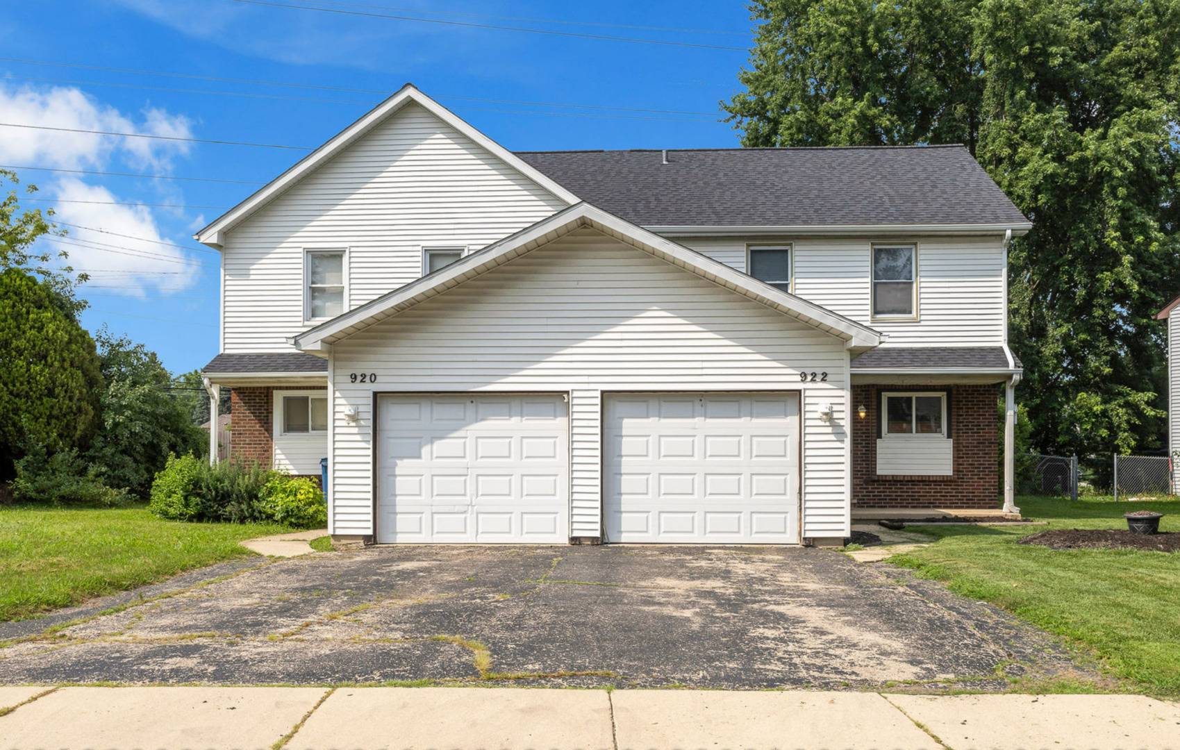 922 Autumn LN, Aurora, IL 60505