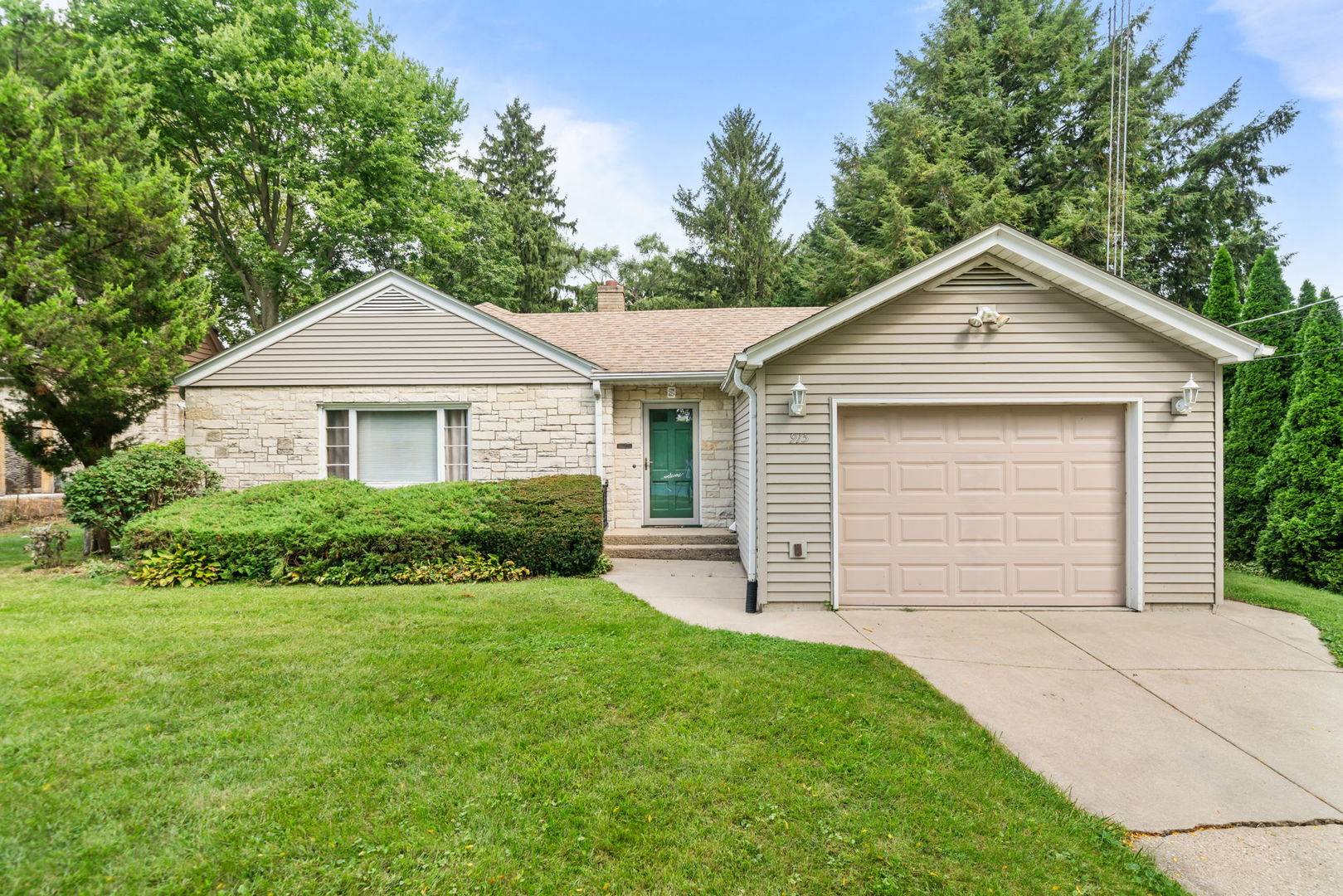 915 W Lincoln AVE, Belvidere, IL 61008
