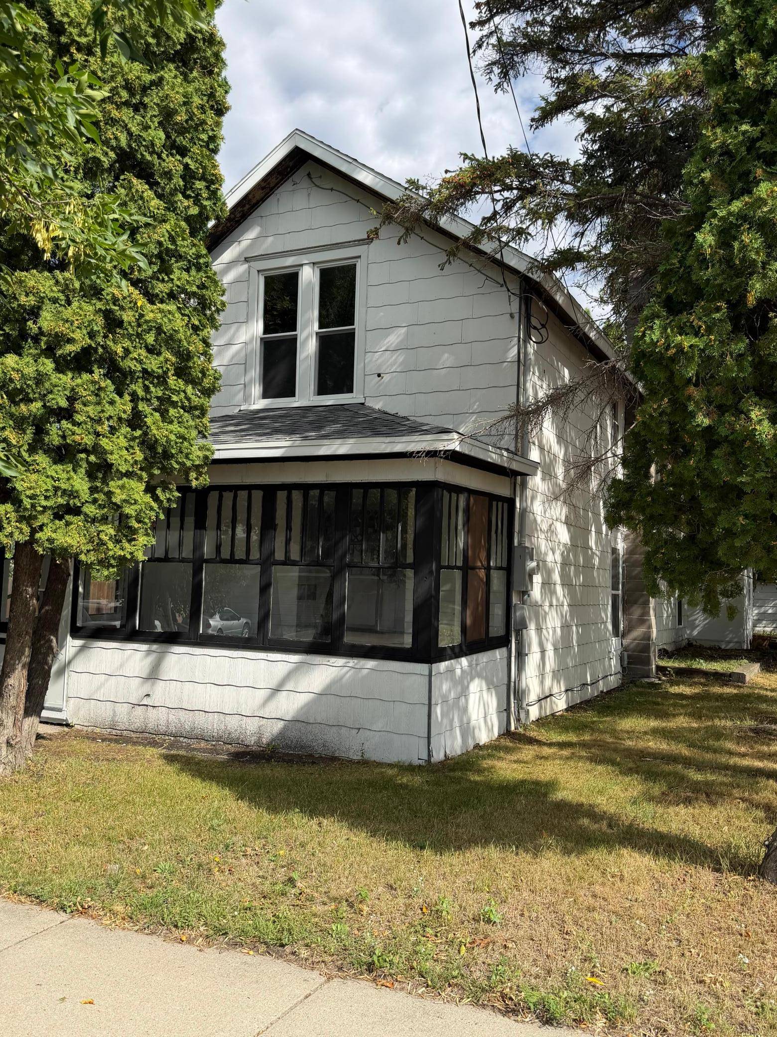 311 E 4th ST, Crookston, MN 56716