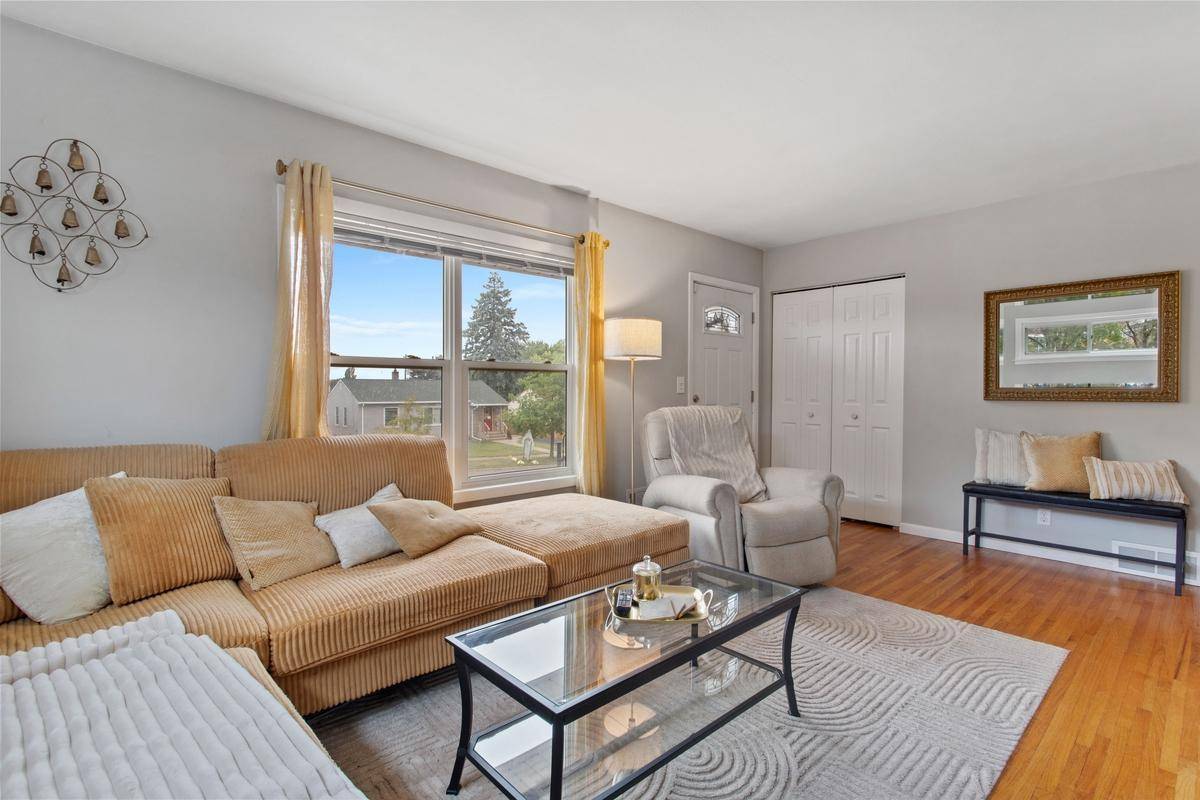 2257 Fremont AVE E, Saint Paul, MN 55119