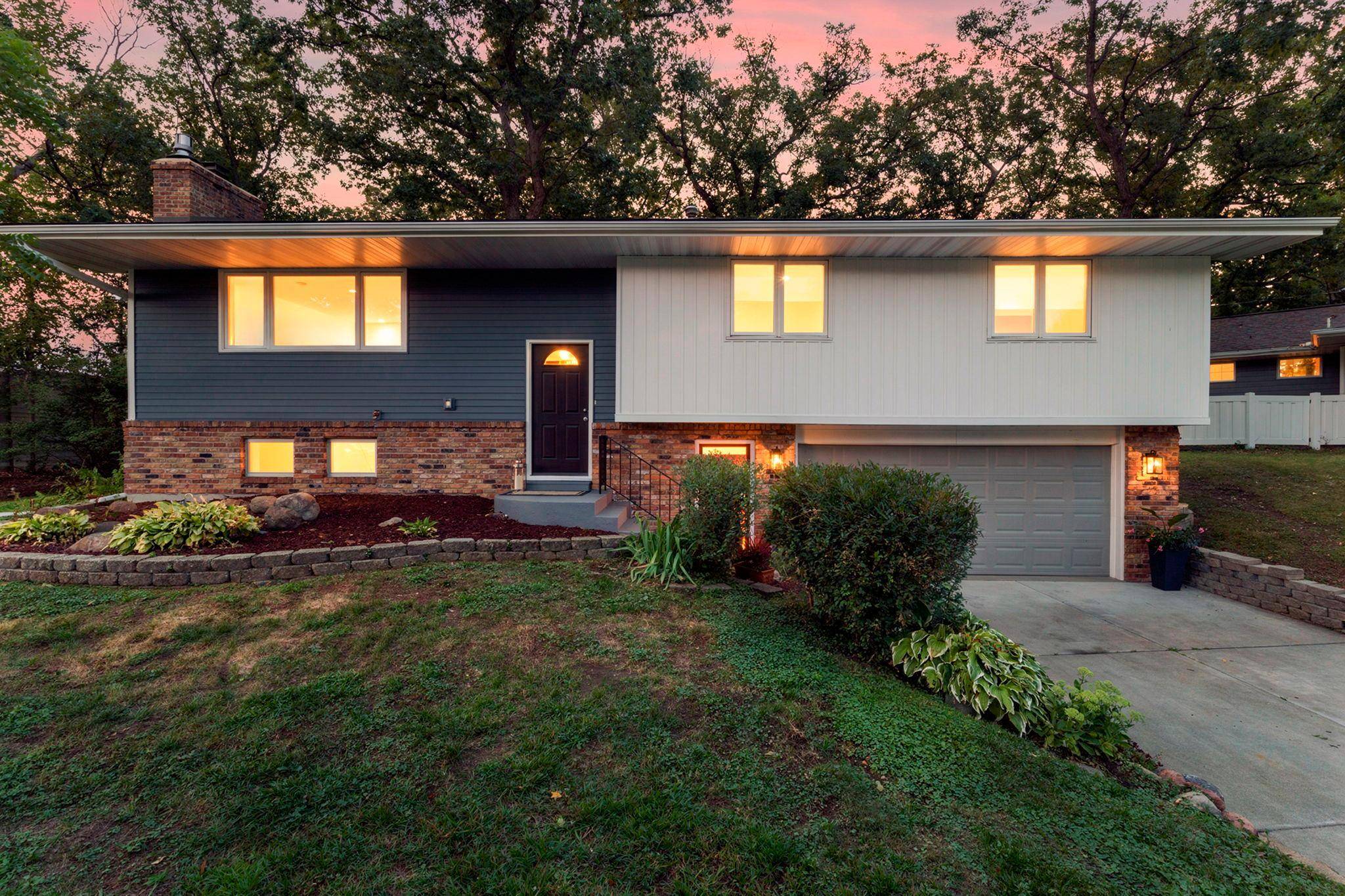5375 Matterhorn DR NE, Fridley, MN 55421