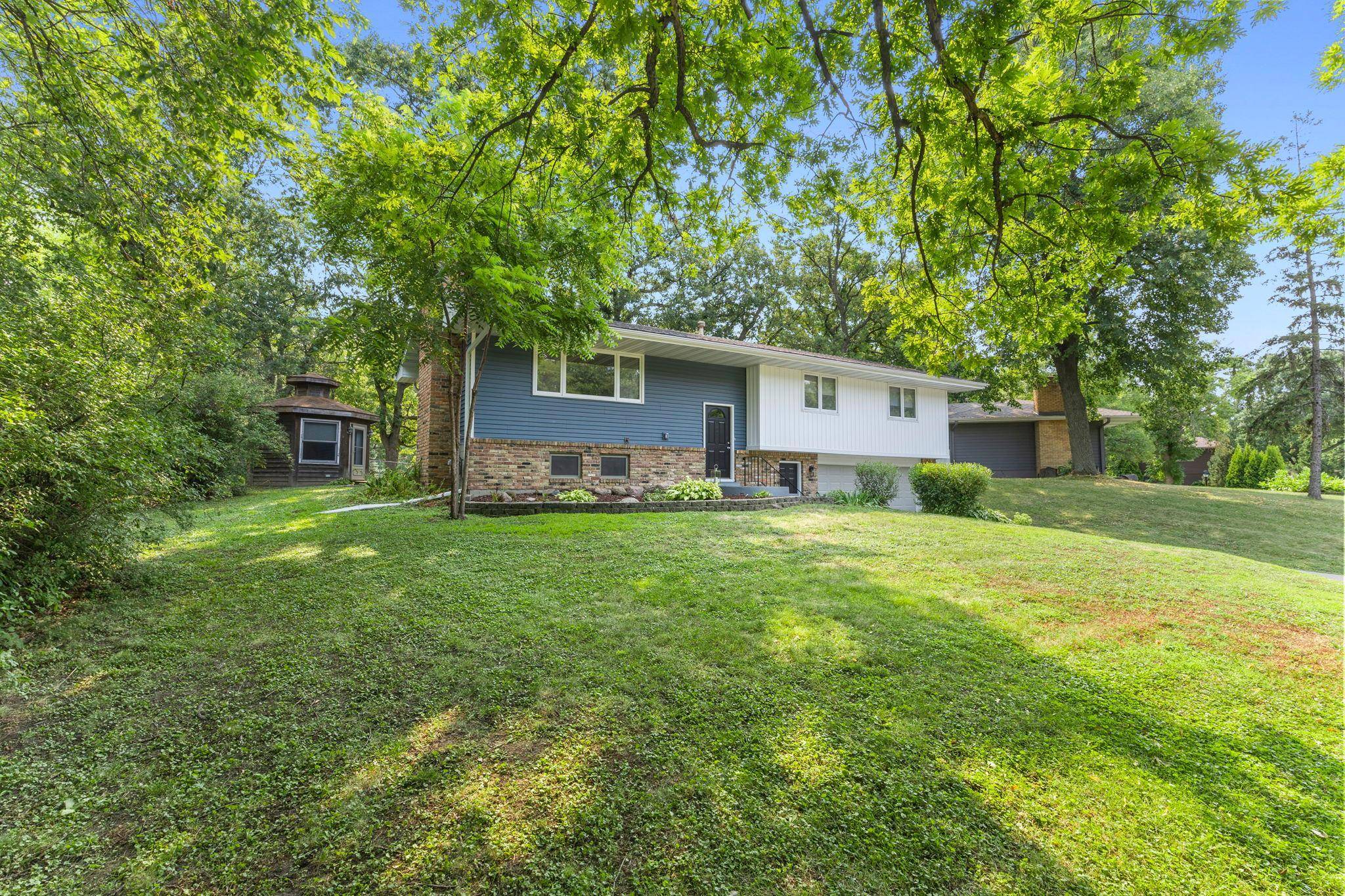 5375 Matterhorn DR NE, Fridley, MN 55421
