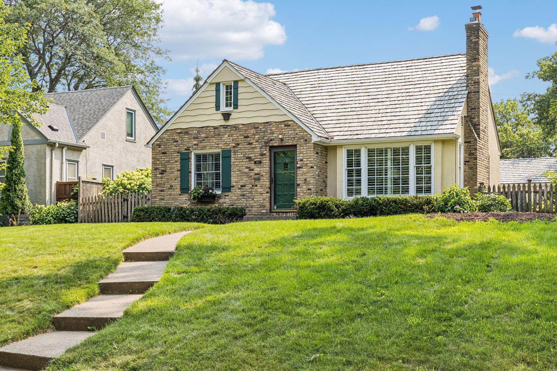1970 Norfolk AVE, Saint Paul, MN 55116