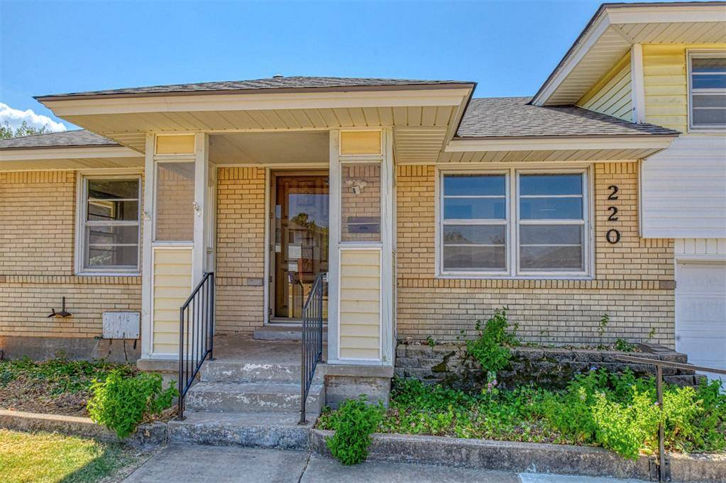 220 W Glenhaven DR, Midwest City, OK 73110