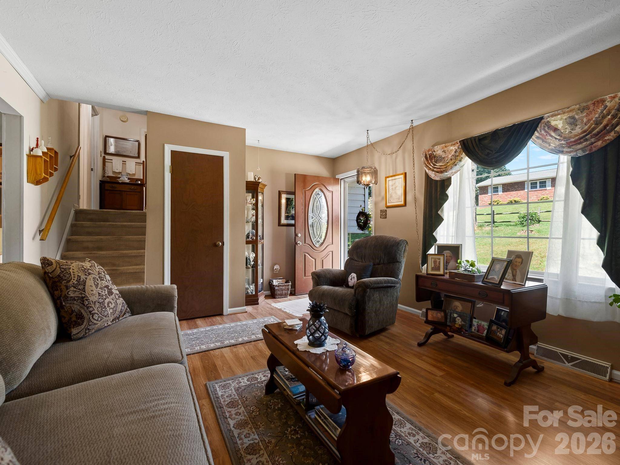86 Debra LN, Asheville, NC 28806