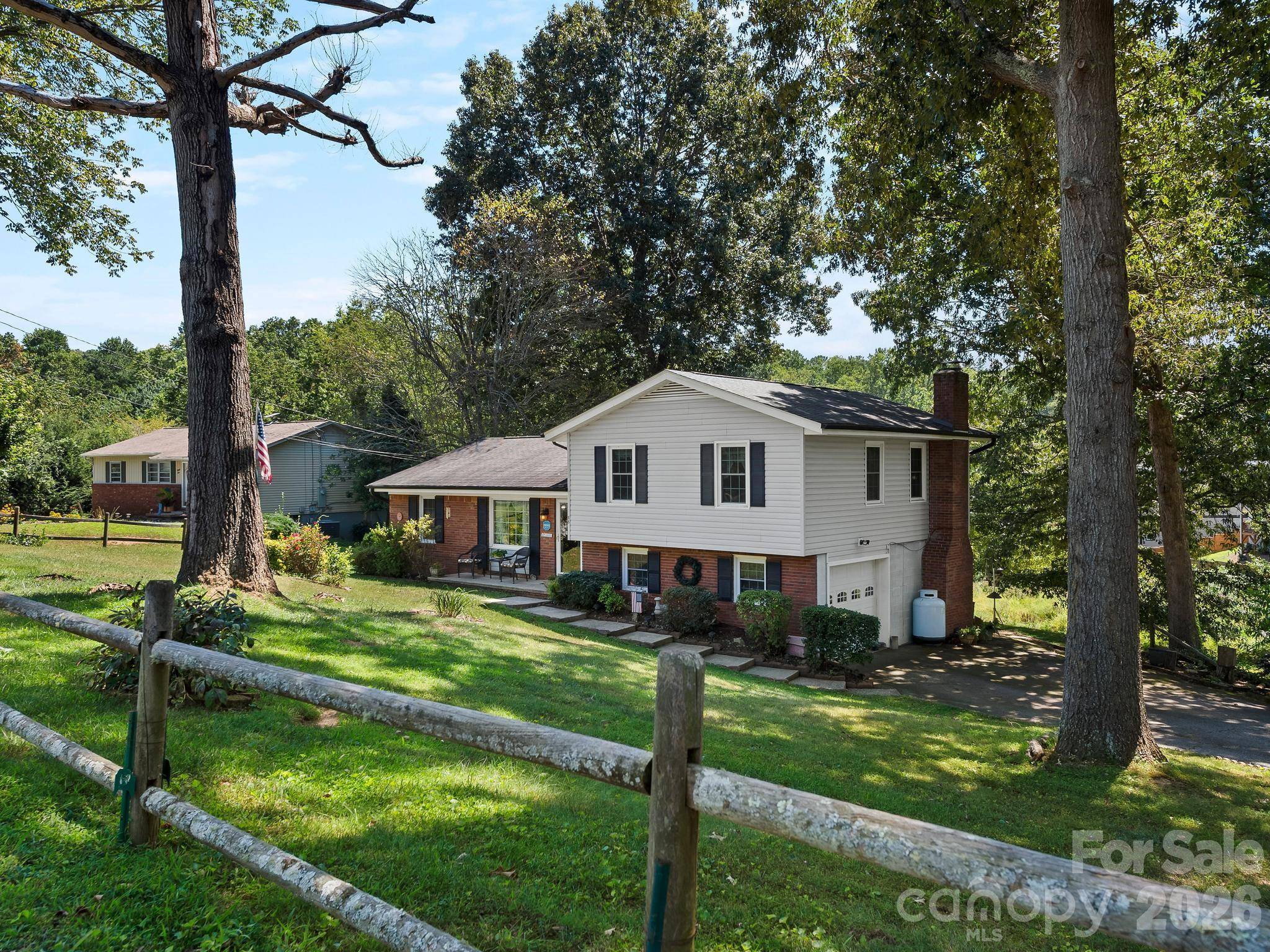 86 Debra LN, Asheville, NC 28806