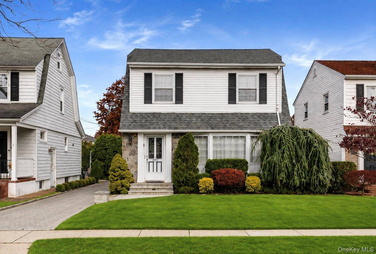 19 Stratford AVE, Garden City, NY 11530