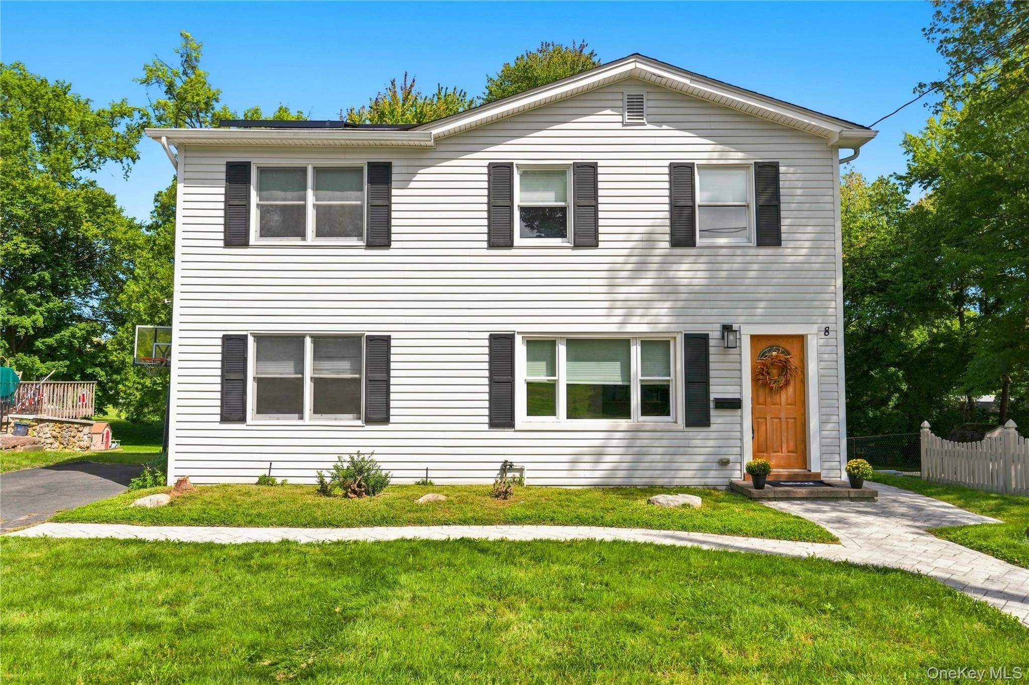 8 Loran CT, Nanuet, NY 10954