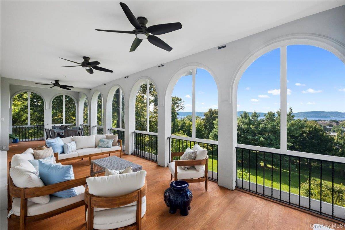 57 Cobb LN, Tarrytown, NY 10591