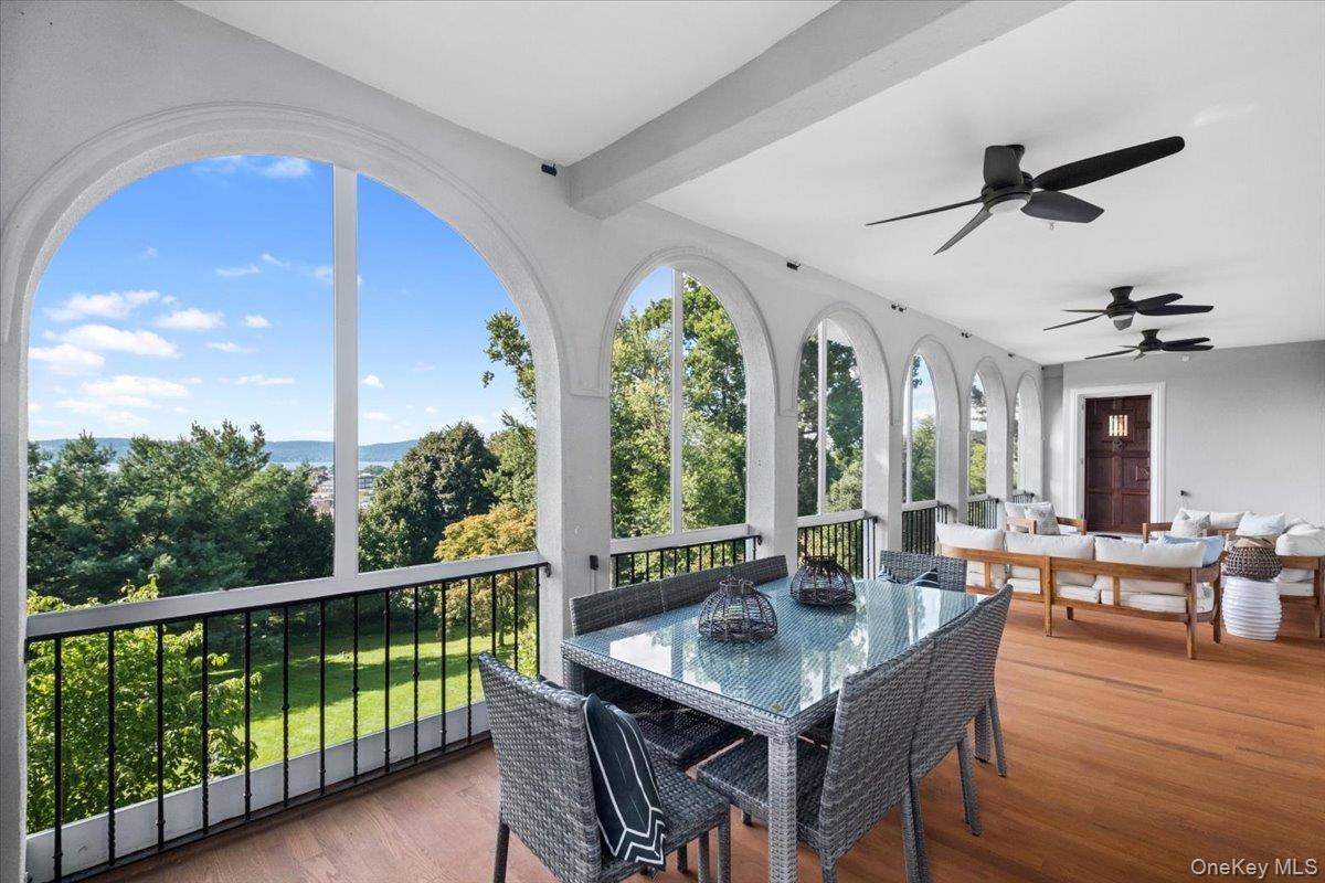 57 Cobb LN, Tarrytown, NY 10591