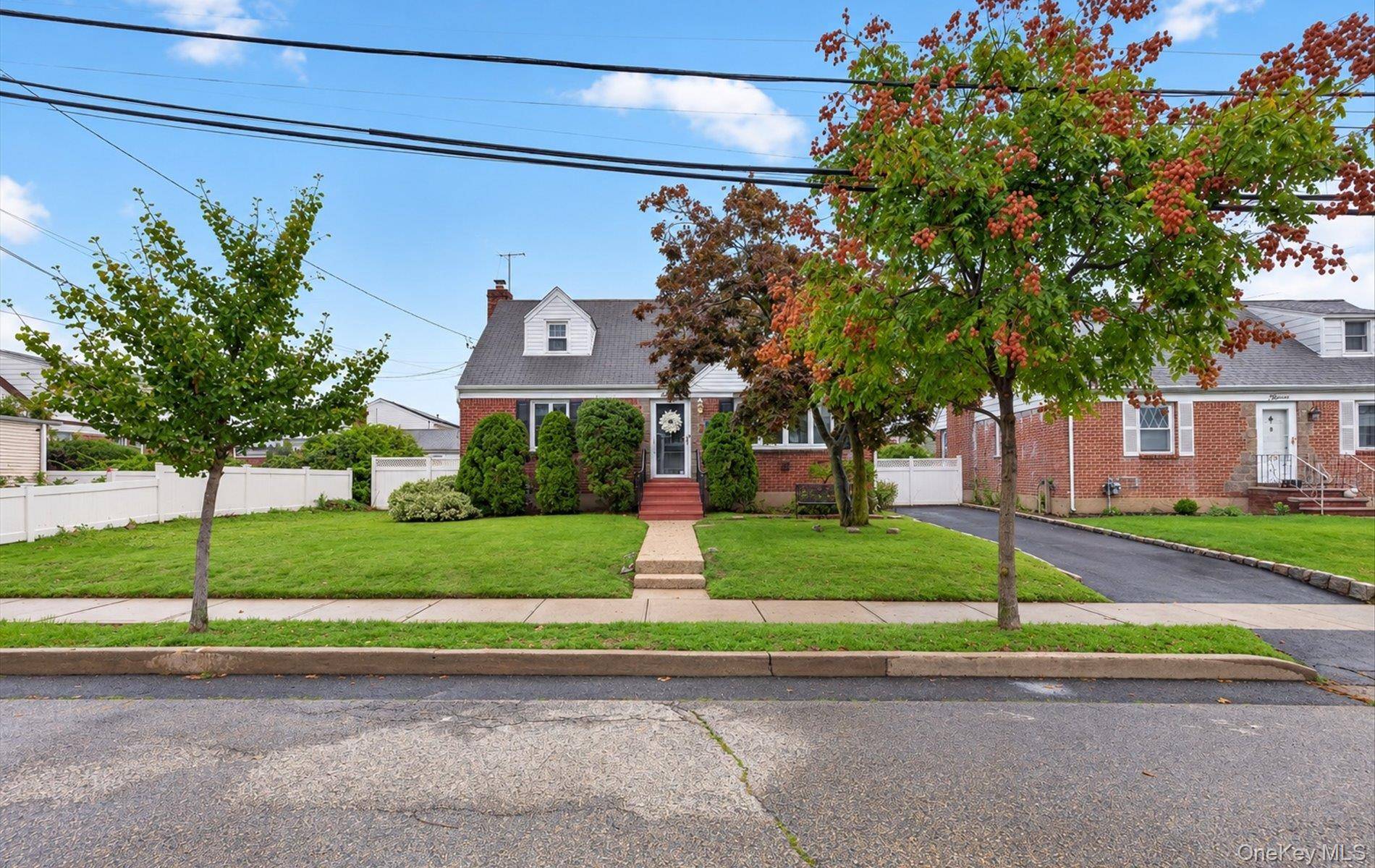 11 White ST, Valley Stream, NY 11580