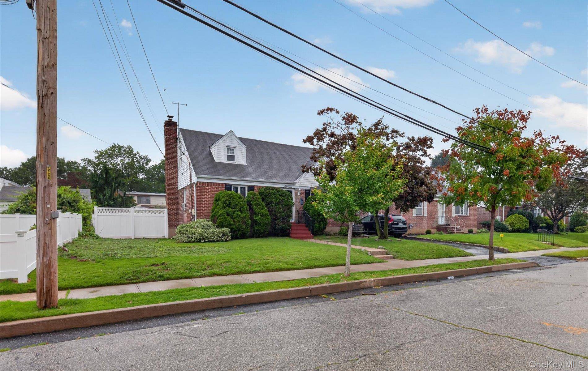 11 White ST, Valley Stream, NY 11580