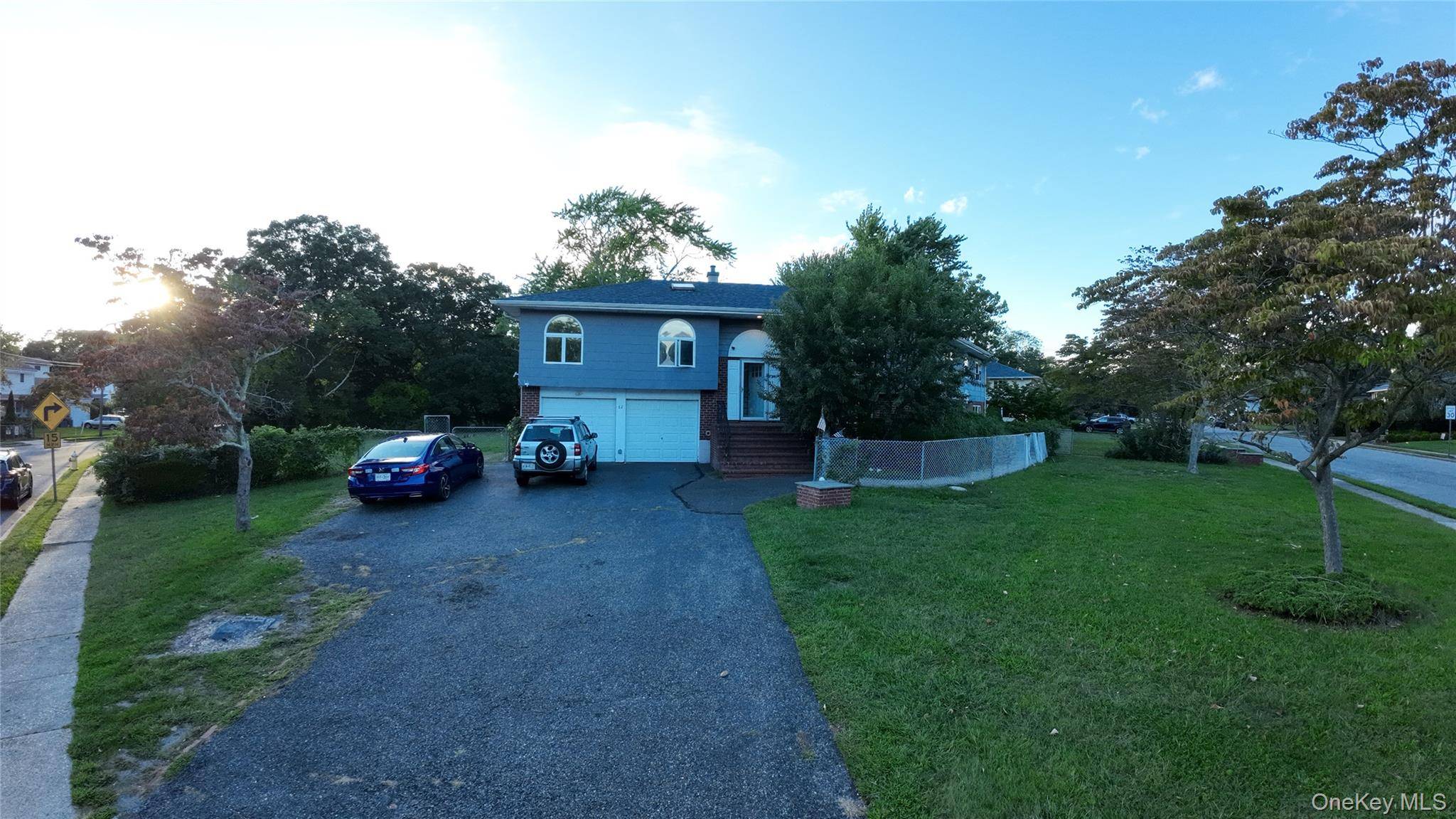 82 Yale AVE, Oakdale, NY 11769