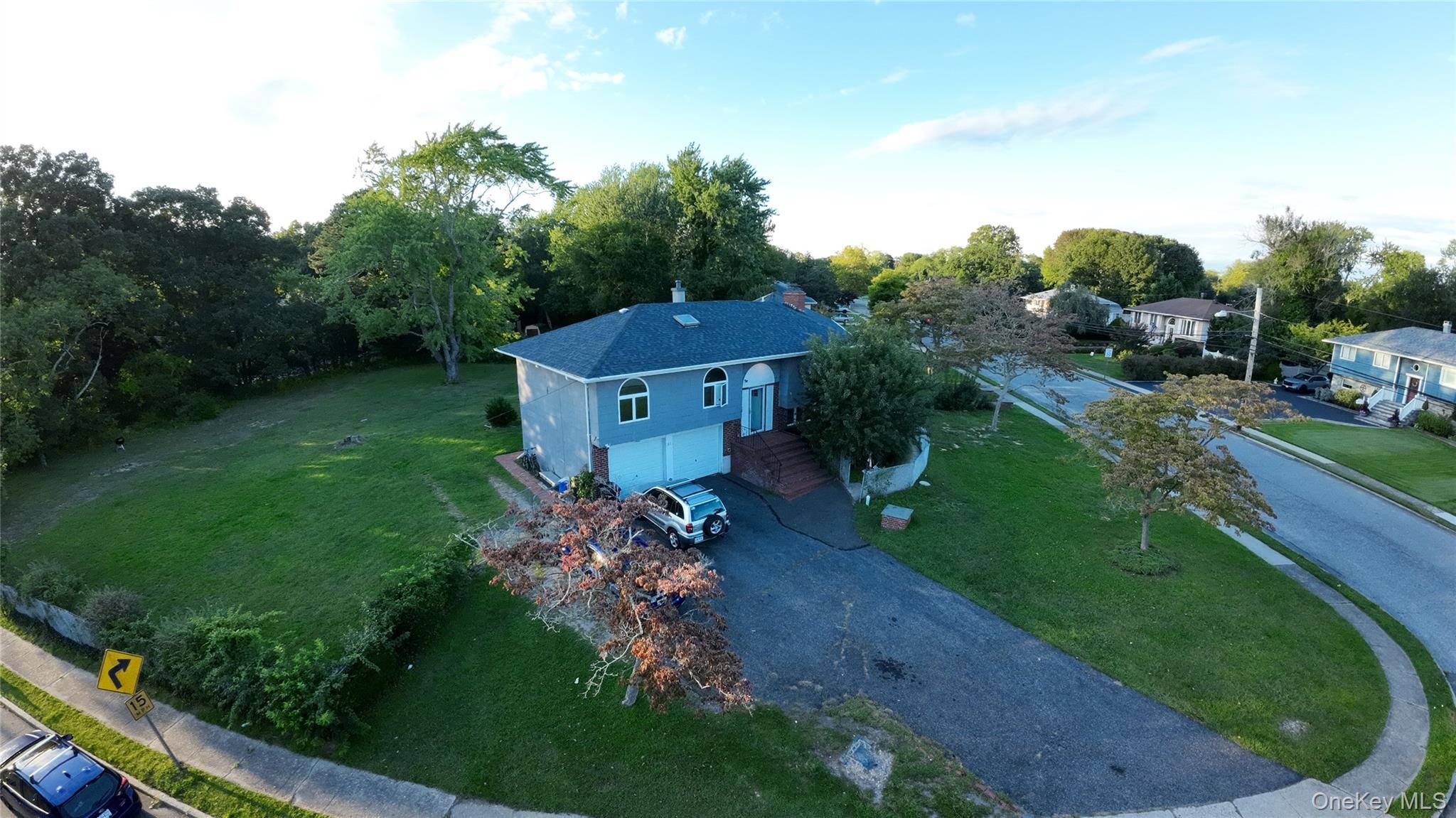 82 Yale AVE, Oakdale, NY 11769