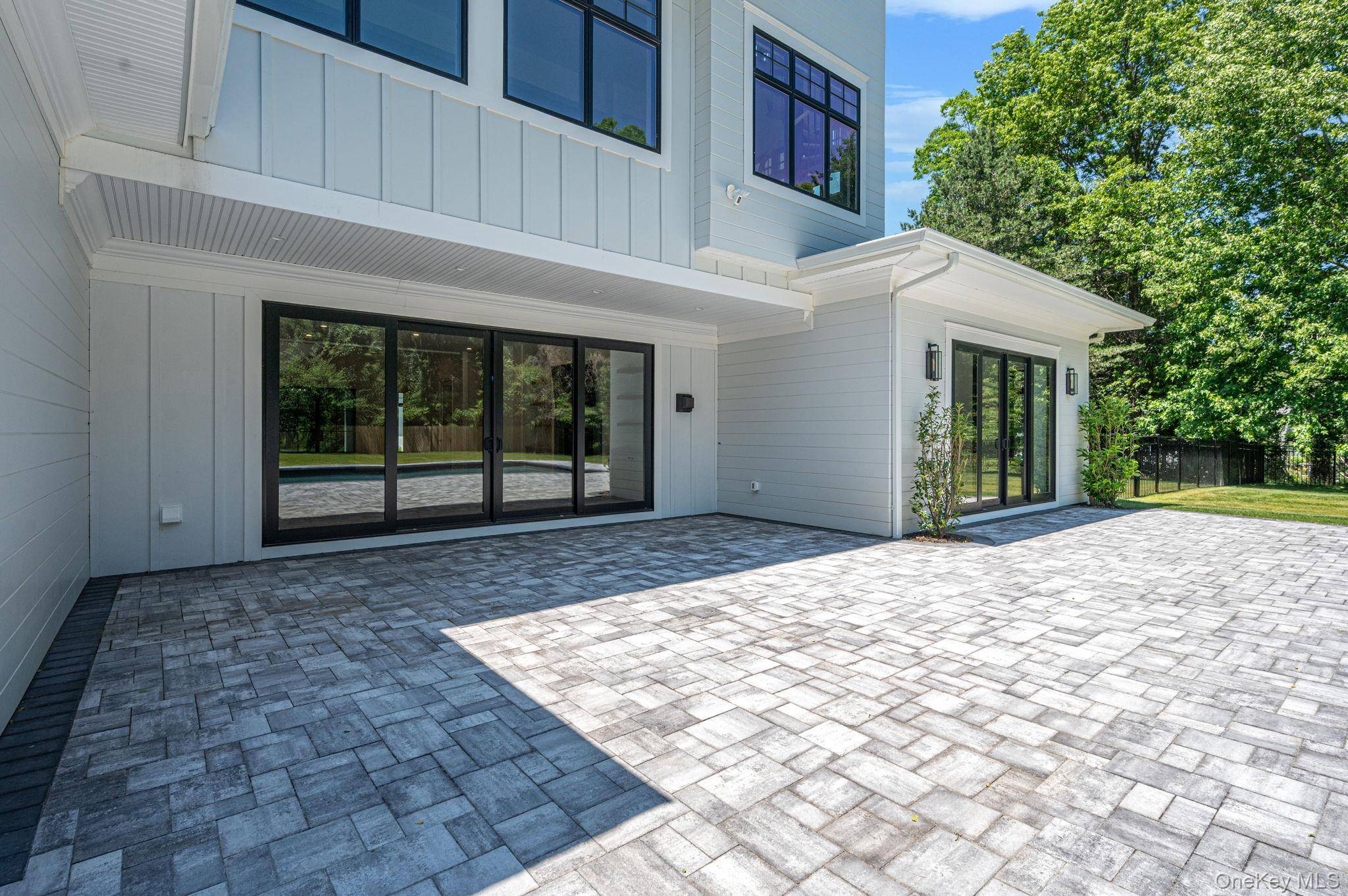 523 Long Beach RD, Nissequogue, NY 11780