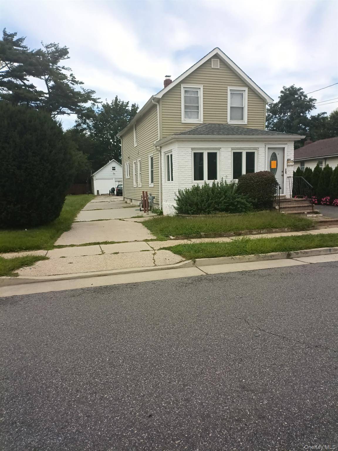 57 Robinwood AVE, Hempstead, NY 11550