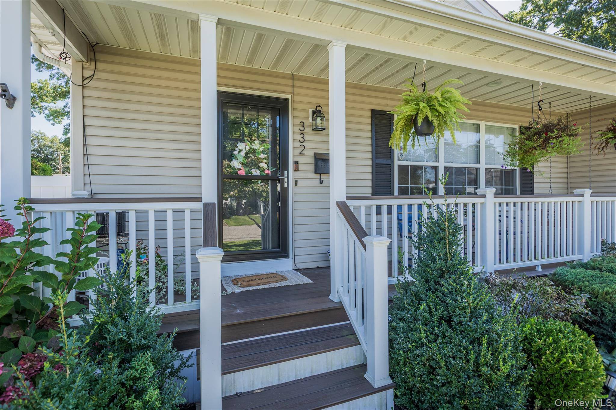 332 Myrtle AVE, West Islip, NY 11795