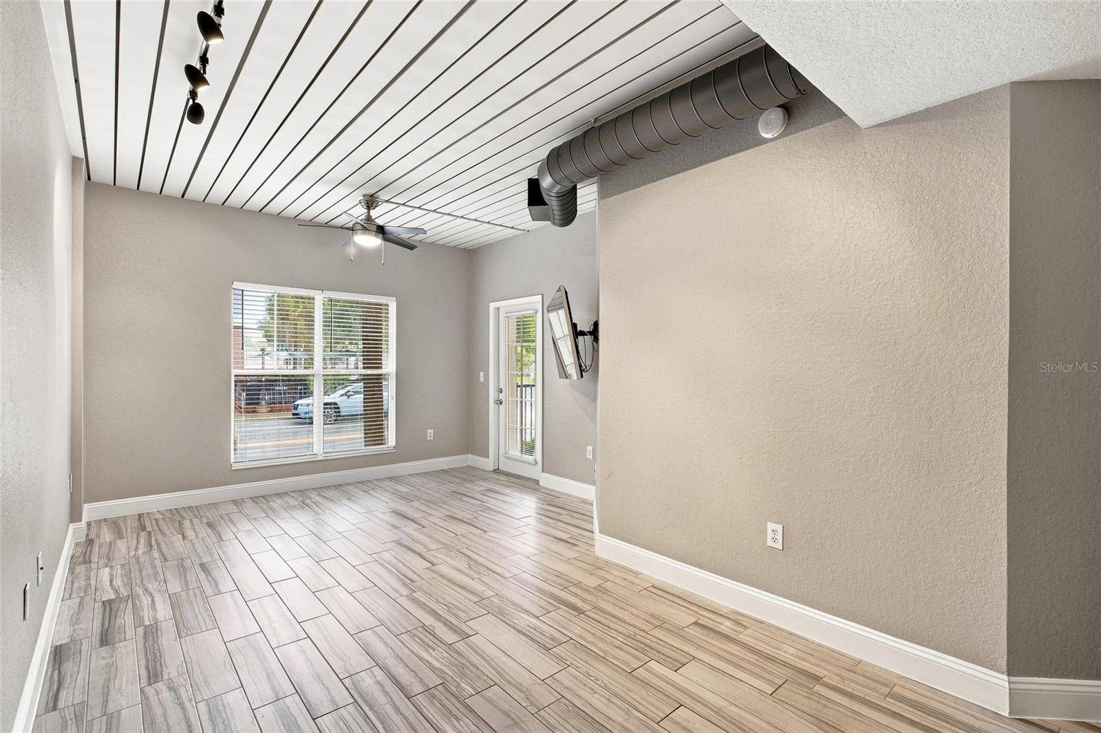 2410 W AZEELE ST #216, Tampa, FL 33609