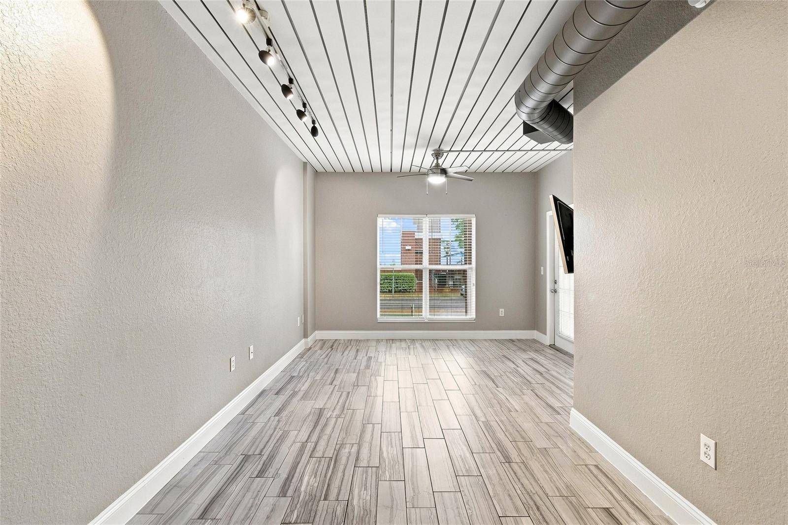 2410 W AZEELE ST #216, Tampa, FL 33609