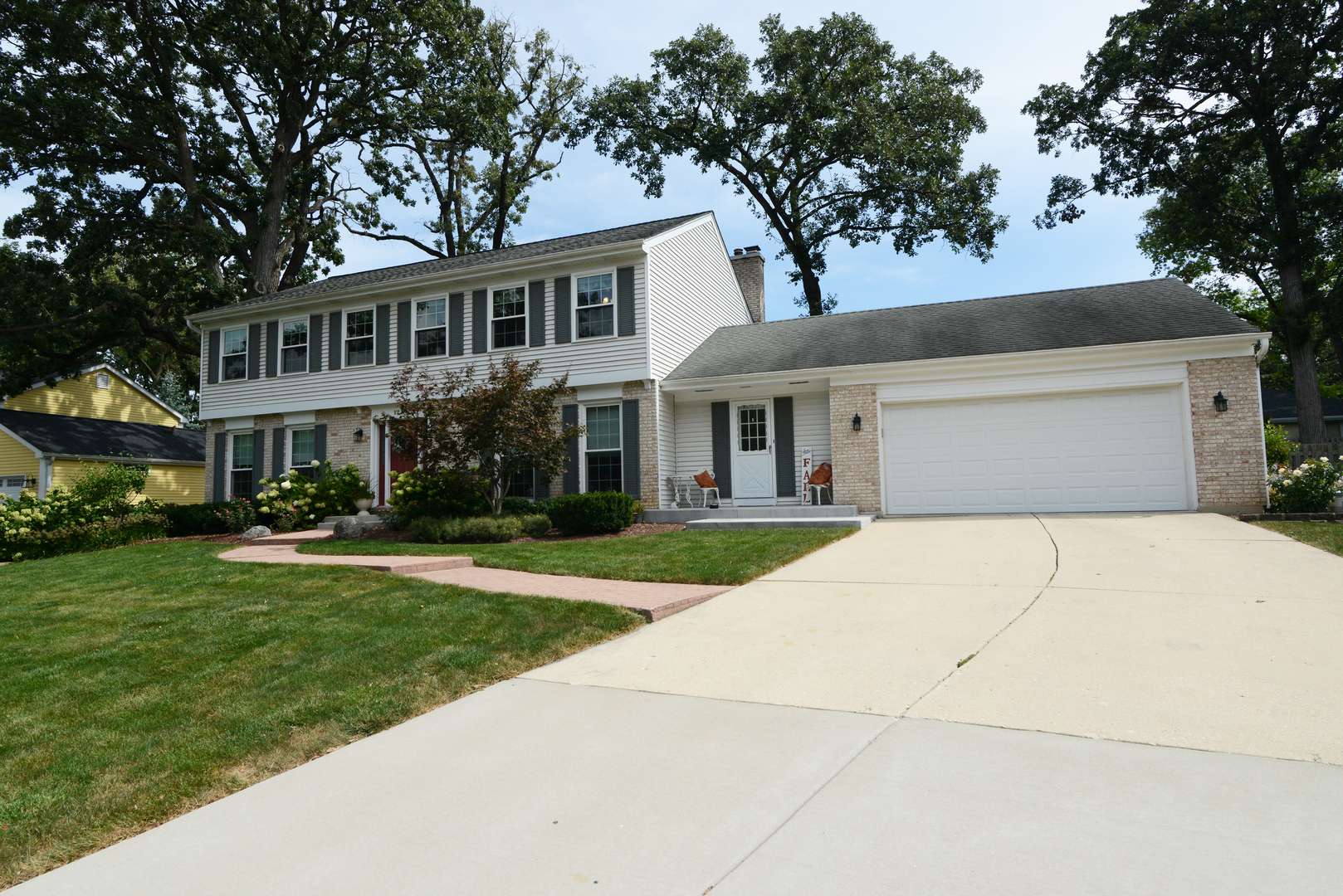 1235 Pin Oak CT, Wheaton, IL 60189
