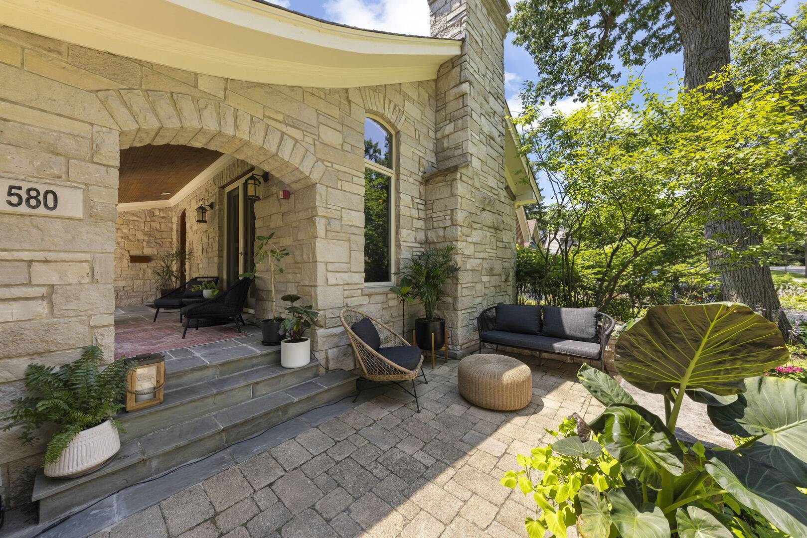 580 Lee ST, Glen Ellyn, IL 60137