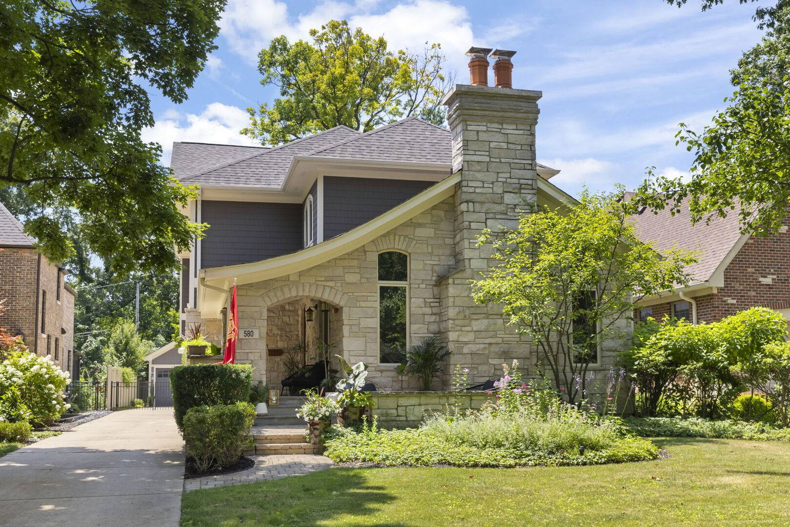 580 Lee ST, Glen Ellyn, IL 60137